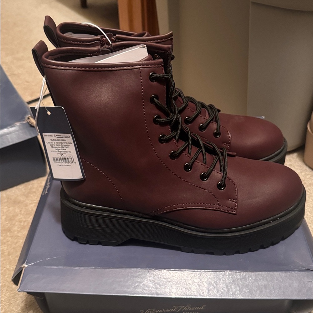 NWT Universal Thread Erin Maroon Faux Leather Lace-Up Boots